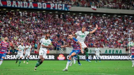 Fortaleza bateu o América na noite deste domingo (8), 3 a 2, de virada