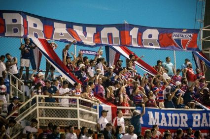 Torcida do Fortaleza no Estádio Presidente Vargas, na capital do Ceará