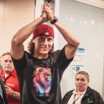 'Emocionado', David Luiz desembarca em Fortaleza com festa da torcida; veja