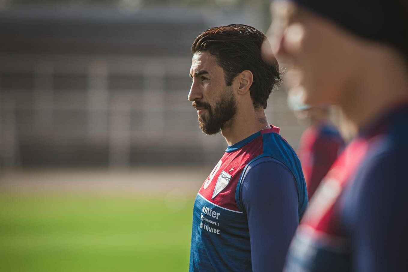 Com tons de rivalidade, Fortaleza visita o Colo-Colo em busca de reabilitação