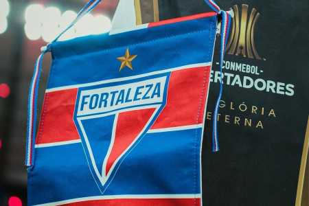 Flâmula do Fortaleza na Arena Castelão, palco do jogo desta terça-feira (13)