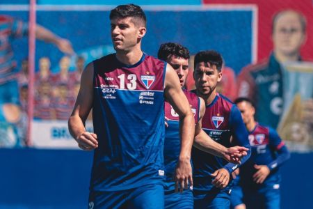 Jogadores do Fortaleza durante treino da equipe