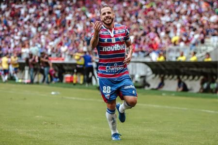 Lucas Sasha em ação pelo Fortaleza