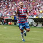Após tentativa frustrada do Athletico-PR, Lucas Sasha renova com Fortaleza