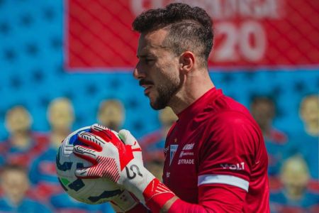 Goleiro Helton Leite durante treino do Fortaleza