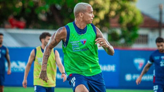 Atacante Deyverson, durante treino do Fortaleza
