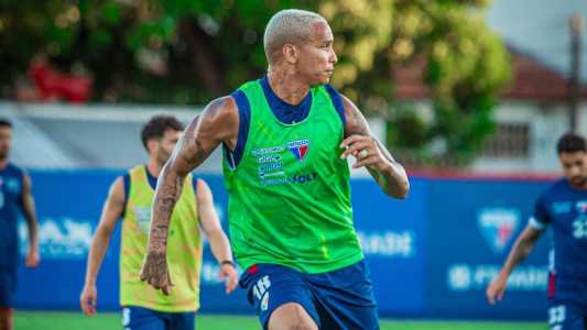 Atacante Deyverson, durante treino do Fortaleza