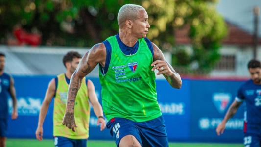 Atacante Deyverson, durante treino do Fortaleza