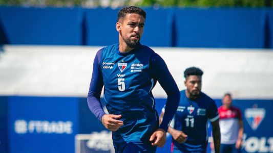 Volante Matheus Pereira durante treino do Fortaleza