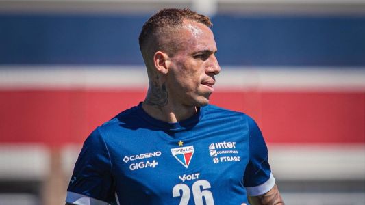 Atacante Breno Lopes durante treino do Fortaleza
