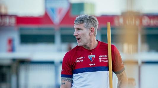 Técnico Martín Palermo durante treino do Fortaleza