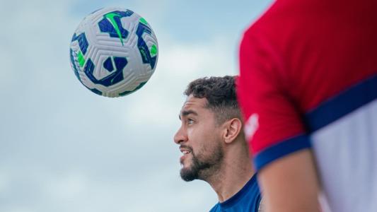 Meia Matheus Pereira durante treino do Fortaleza