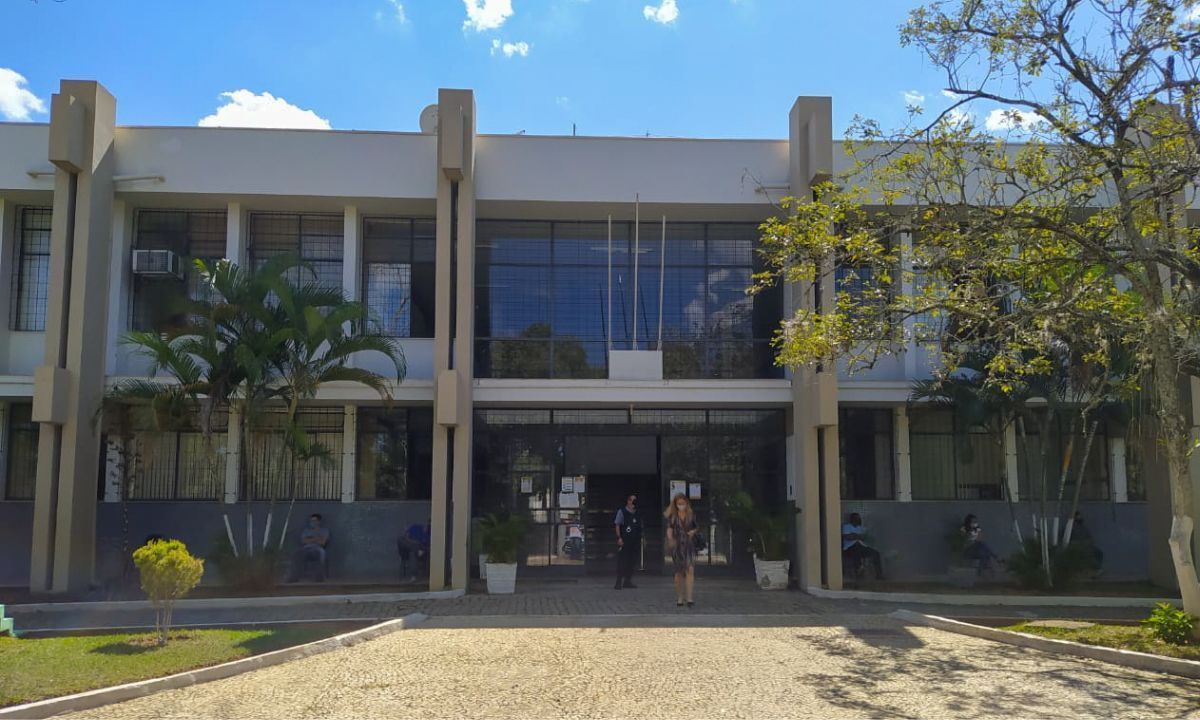 Idosa procurada por stalking contra vizinha é presa em Cataguases