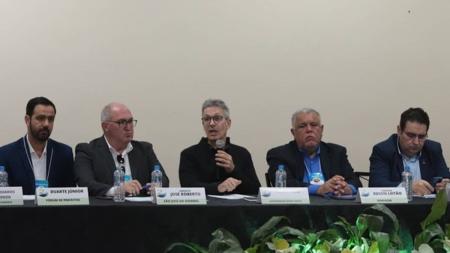 Fórum de prefeitos da bacia do Rio Doce contou com a presença do Governador Romeu Zema