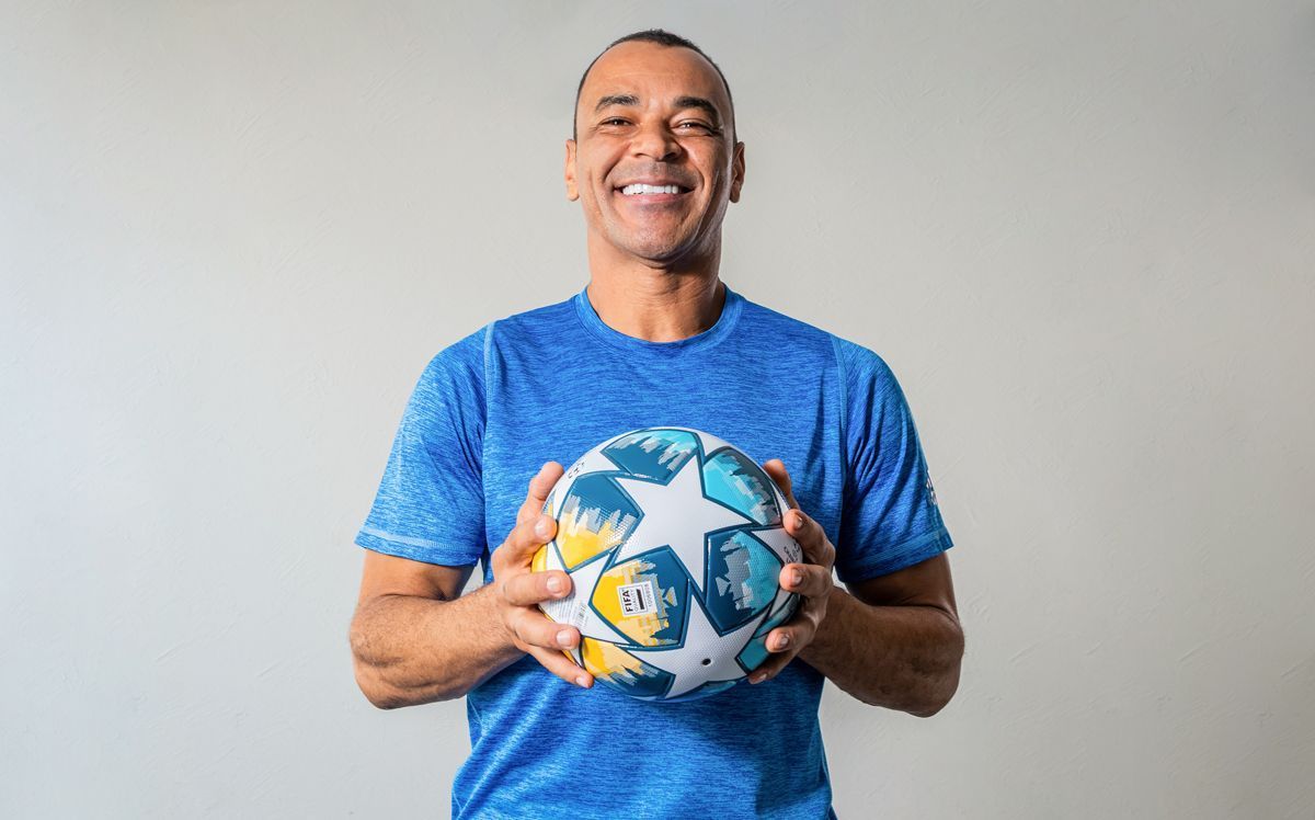 Mariah Morais lança 'A Saga Cafu: O Grande Sonho', biografia que conta história do jogador