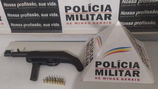Foto da arma e munições encontradas