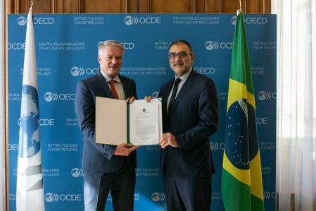 Embaixador José Sarquis, junto com o Secretário Geral da OCDE, Mathias Cormann