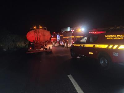 Carreta incendiada em Br no Norte de Minas