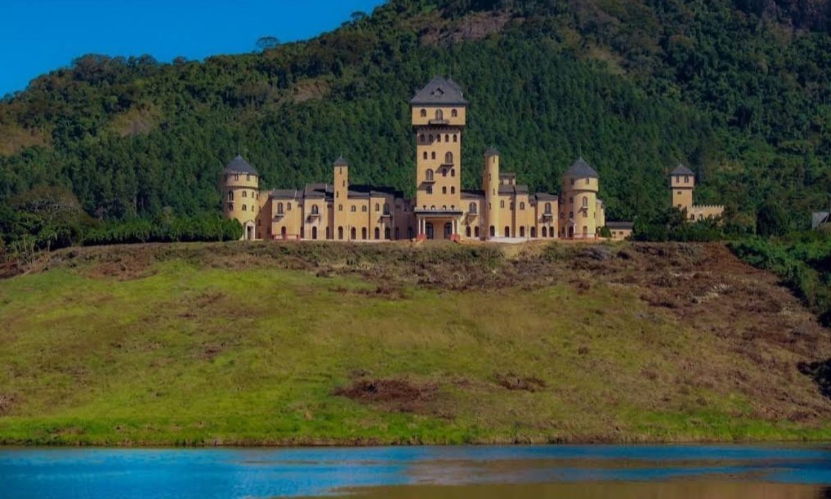 Após ser vendido, Castelo Monalisa vai se tornar resort de transplante capilar em MG