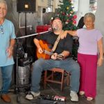 'Rádio Afeto': projeto leva música para instituições de longa permanência