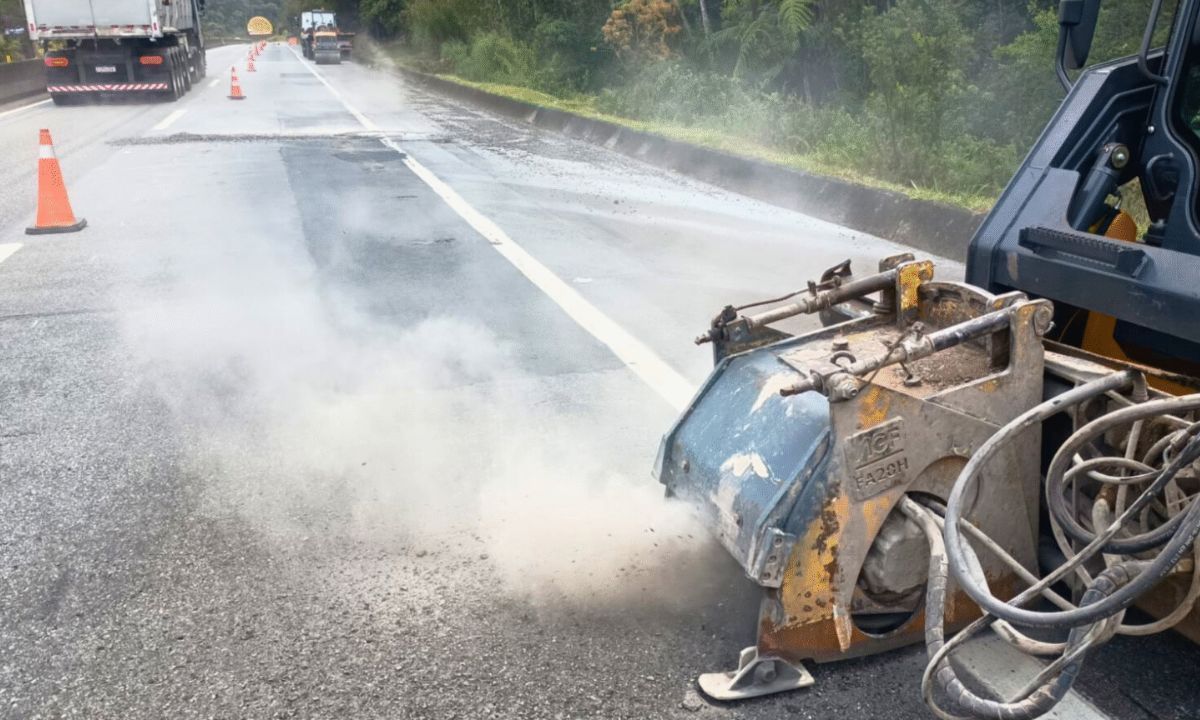 EPR Via Mineira realiza manutenção no pavimento da BR-040 em Santos Dumont