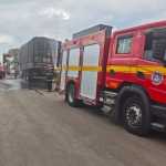 Caminhão com carga de carvão tem princípio de incêndio em Alfredo Vasconcelos