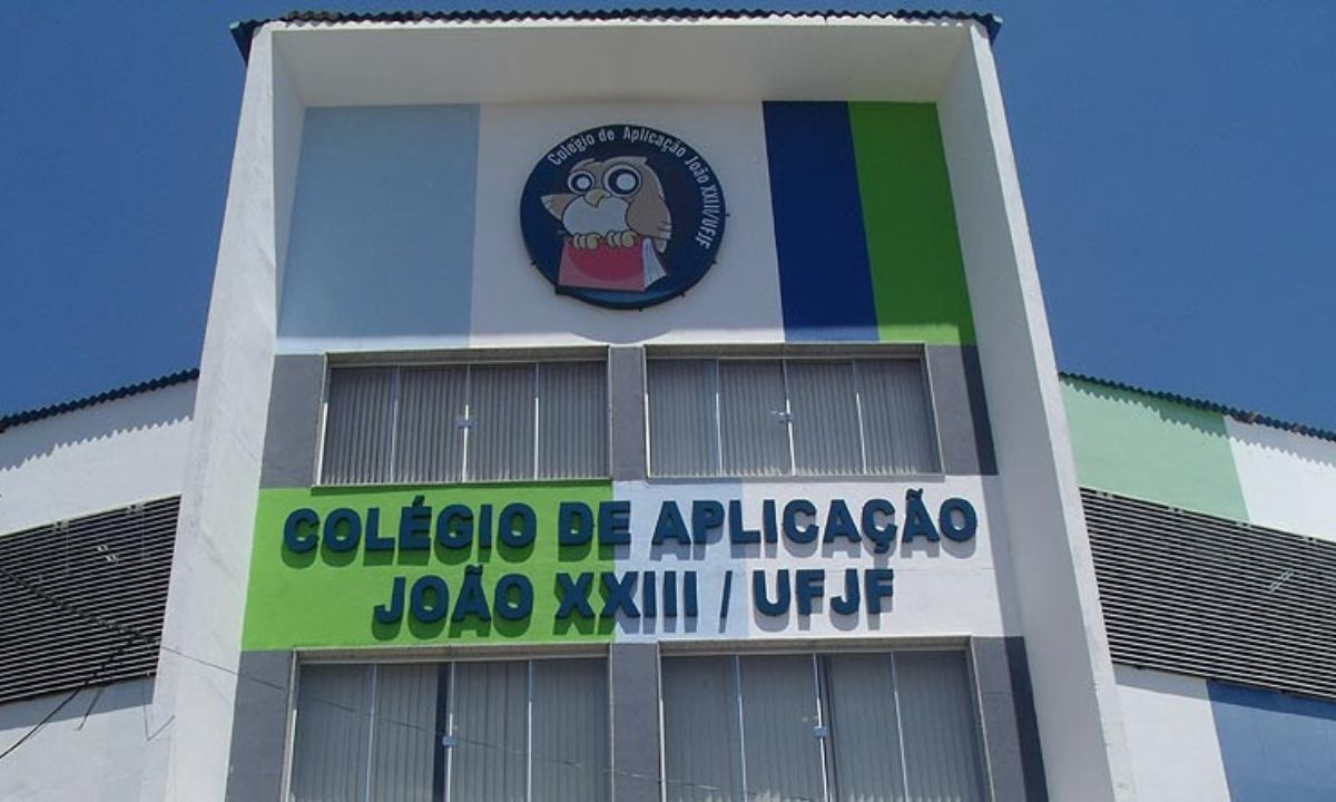 Colégio João XXIII abre vagas para contratação de professor substituto