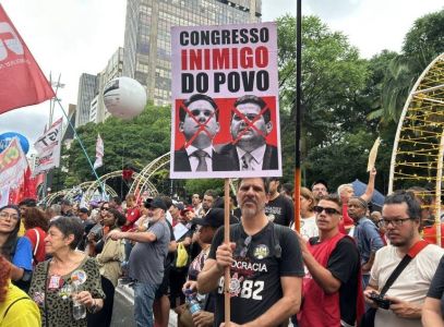 Manifestantes levaram cartazes conta Hugo Motta e Davi Alcolumbre para protesto na Avenida Paulista