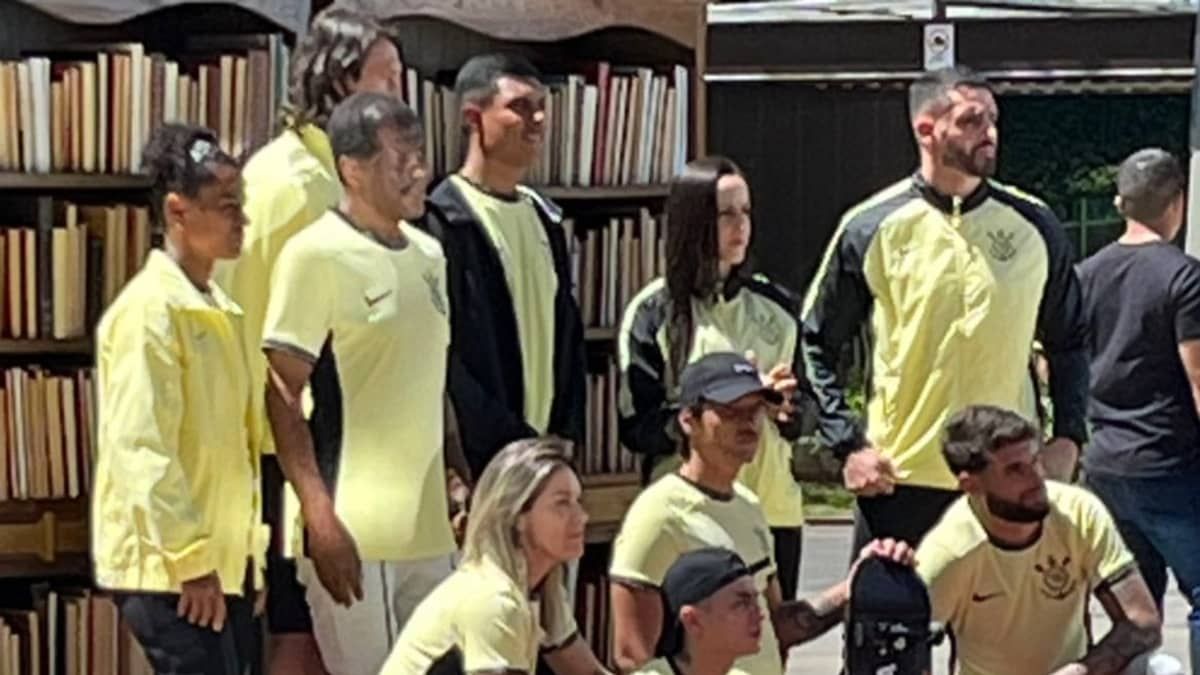 Nova camisa III do Corinthians tem fotos vazadas na internet