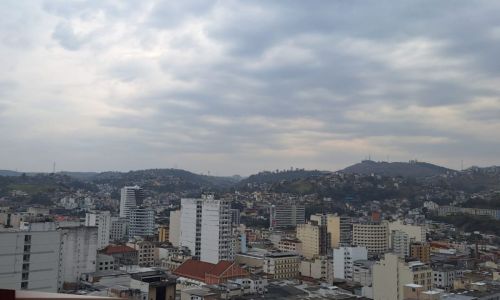foto vista juiz de fora nublado - Itatiaia