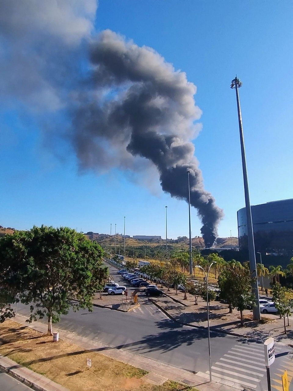 Vídeo: fogo na Cidade Administrativa, em BH, mobiliza bombeiros