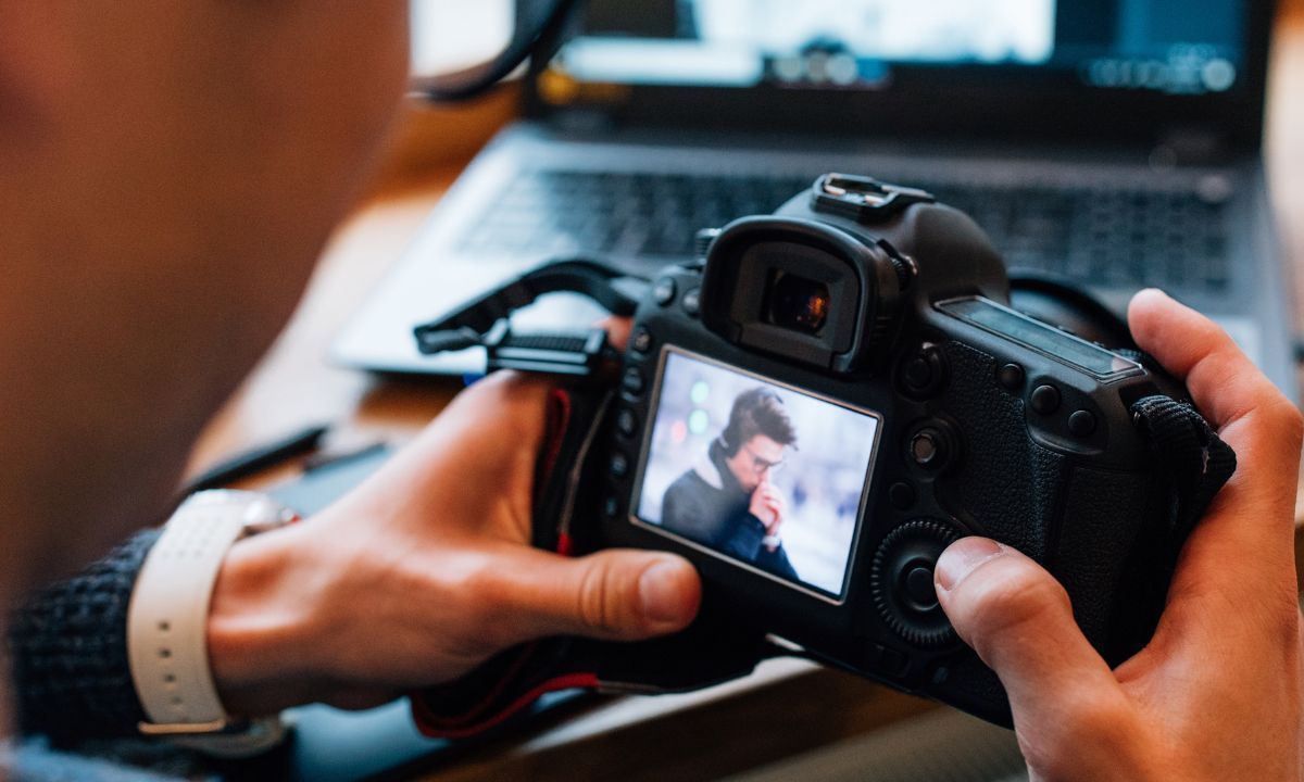 Projeto oferece curso de fotografia para comunidade surda em Juiz de Fora