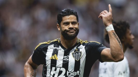 Hulk celebra gol pelo Atlético contra o Vasco no Brasileirão