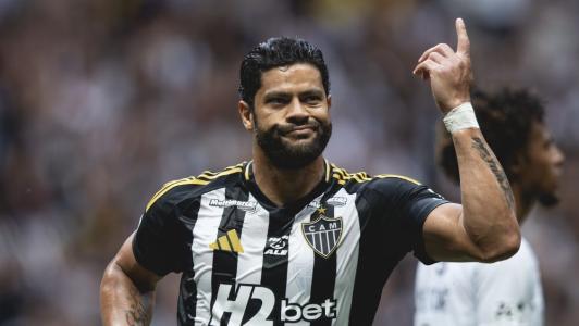 Hulk celebra gol pelo Atlético contra o Vasco no Brasileirão