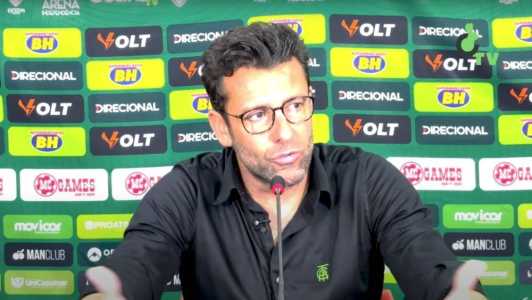 Alberto Valentim em entrevista coletiva após jogo com Atlético-GO, pela Série B