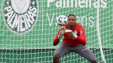 Carlos Miguel em ação em treinamento do Palmeiras antes de duelo com Flamengo