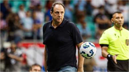 Rogério Ceni definiu a equipe para enfrentar o Bahia