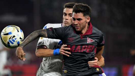 Jogadores de Lanús e Tigre em ação pelo Campeonato Argentino, nessa quarta-feira (26)