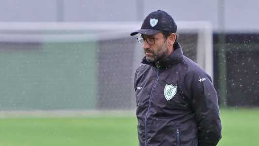 Alberto Valentim, treinador do América
