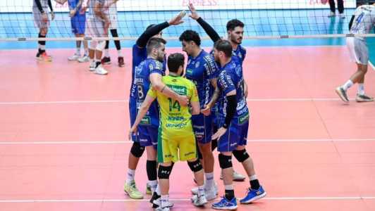 Jogadores do Vôlei Campinas na disputa do Campeonato Paulista Masculino de Vôlei