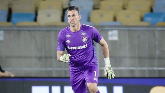 Fábio em ação na partida entre Fluminense e Lanús, pela Copa Sul-Americana