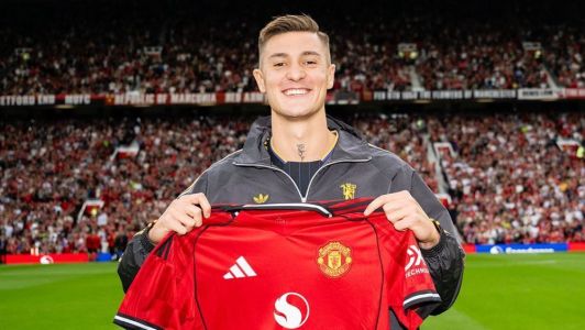 Manchester United oficializa contratação do atacante Benjamin Sesko