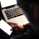 Jovem acusado de incitar suicídio a adolescentes pela internet é julgado na Alemanha