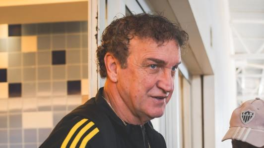 Ação solidária: cama doada por Cuca, técnico do Atlético, à PCD é entregue em Contagem