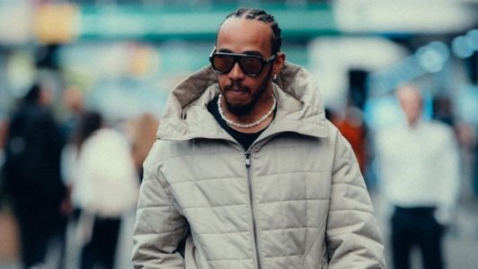 Lewis Hamilton, piloto da Ferrari, no paddock do Autódromo de Interlagos, em São Paulo