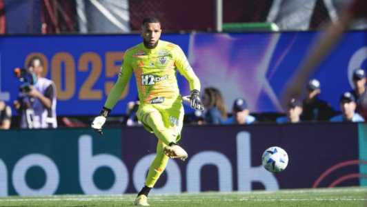Everson em ação na decisão da Sul-Americana contra o Lanús-ARG