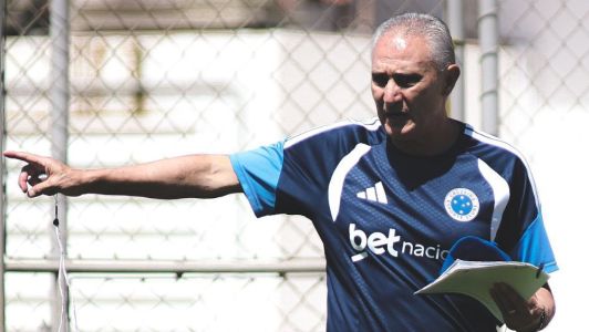 Tite, treinador do Cruzeiro, durante treinamento da equipe na Toca da Raposa II