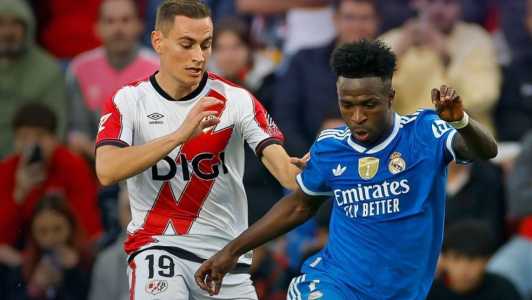 Vini Jr, do Real Madrid, em ação contra o Rayo Vallecano, por LaLiga
