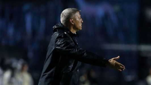 Hernán Crespo, treinador do São Paulo, durante jogo contra o Primavera
