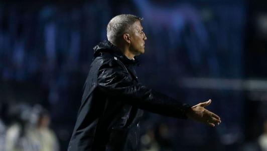 Hernán Crespo, treinador do São Paulo, durante jogo contra o Primavera